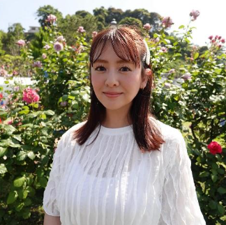 由真